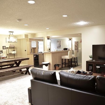 Calgary Cozy Home מראה חיצוני תמונה